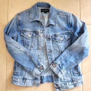 Lucky Brand. Women's tomboy trucker Denim jacket. Size small